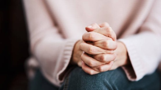 woman praying.jpg